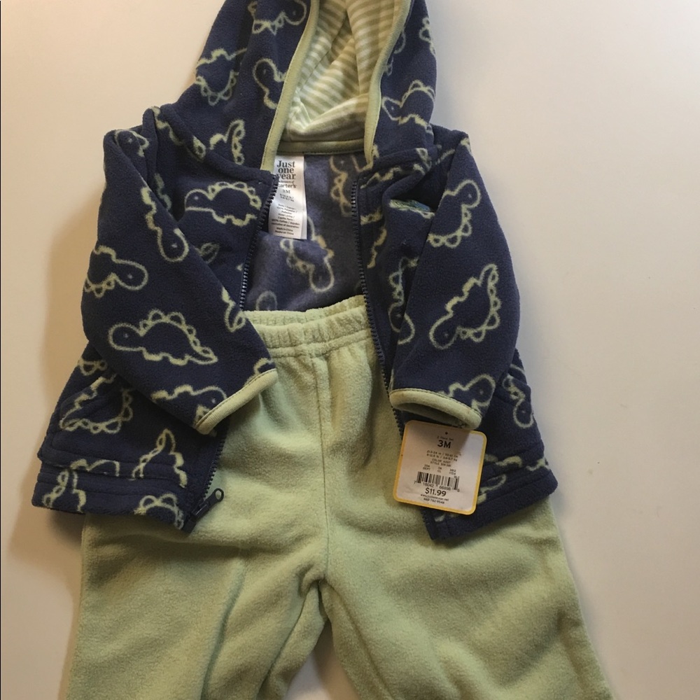 NWT Carter’s Boys 2 piece fleece outfit - Picture 2 of 4